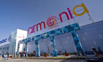 O fabrică din China deschide o unitate de producție corpuri de iluminat în fostul Armonia mall din Brăila