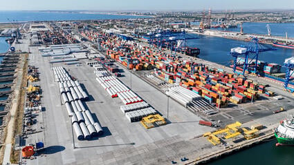 Terminalul DP World din Constanța va fi electrificat în urma unei investiții de 53,8 milioane de euro, cofinanțată de Uniunea Europeană