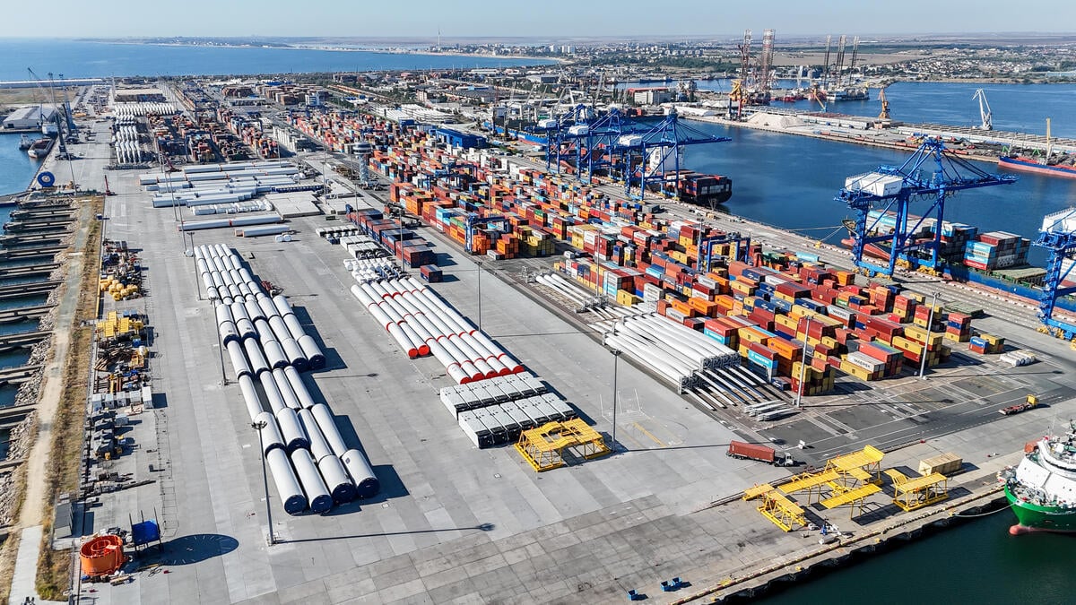 Terminalul DP World din Constanța va fi electrificat în urma unei investiții de 53,8 milioane de euro, cofinanțată de Uniunea Europeană