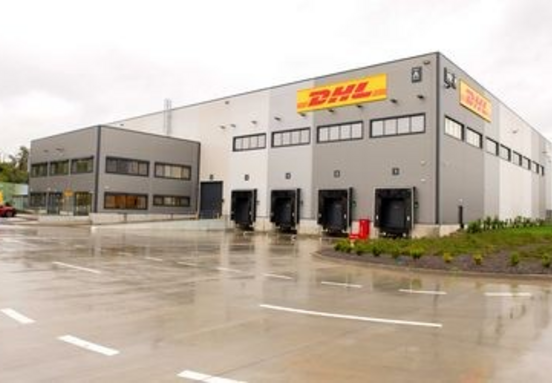 Spații industriale și de birouri sustenabile: hub-ul carbon-neutru de 5M€ al DHL Express semnalează viitorul pentru afacerile românești