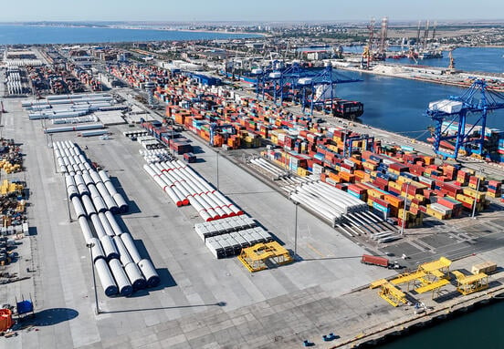 Terminalul DP World din Constanța va fi electrificat în urma unei investiții de 53,8 milioane de euro, cofinanțată de Uniunea Europeană